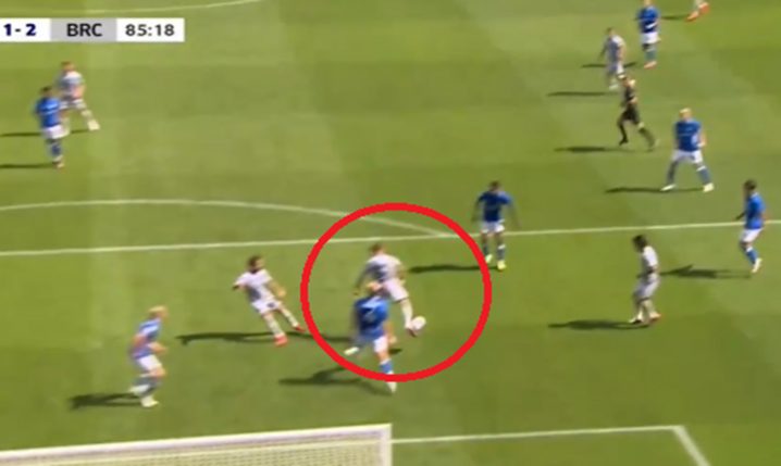 FENOMENALNY GOL PIĘTĄ w angielskiej III Lidze! [VIDEO]